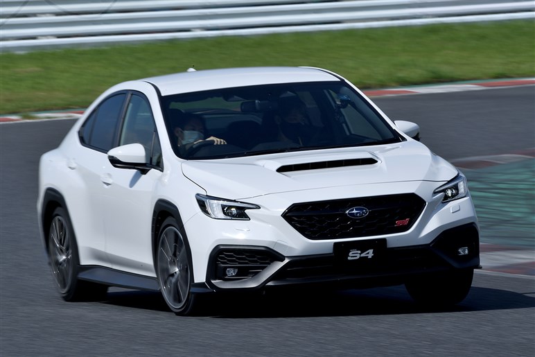 新型スバルWRX S4試乗。2.4Lエンジンはレスポンス抜群。可変ダンパー搭載の「STI Sport R」がオススメ