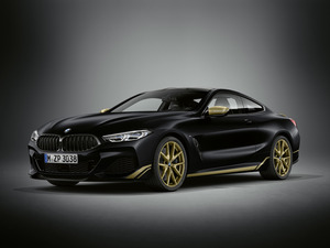 BMW 8シリーズに稲妻の閃光を思わせるカラースキームを与えた「ゴールデン サンダー エディション」が登場