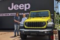 渋谷に「最強オフロードSUV」現れた!? 新型「ラングラー」発表！ デザイン刷新で魅力増した!? 打越社長が語る魅力とは