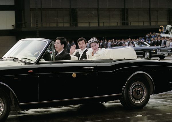 新天皇パレード車がセンチュリーに決定 予算はなんと8000万円 さっそくcgで制作してみた ベストカーweb 自動車 情報サイト 新車 中古車 Carview