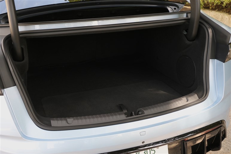 BYDの新型セダン「シール」は乗るとどう？ 中華高級EVのガジェット感とコスパは日本で通用する？