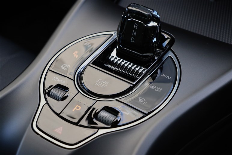 BYDの新型セダン「シール」は乗るとどう？ 中華高級EVのガジェット感とコスパは日本で通用する？