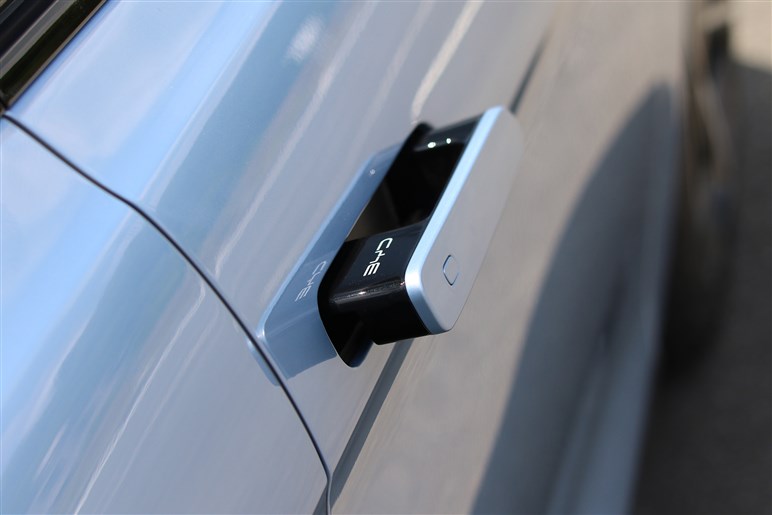 BYDの新型セダン「シール」は乗るとどう？ 中華高級EVのガジェット感とコスパは日本で通用する？
