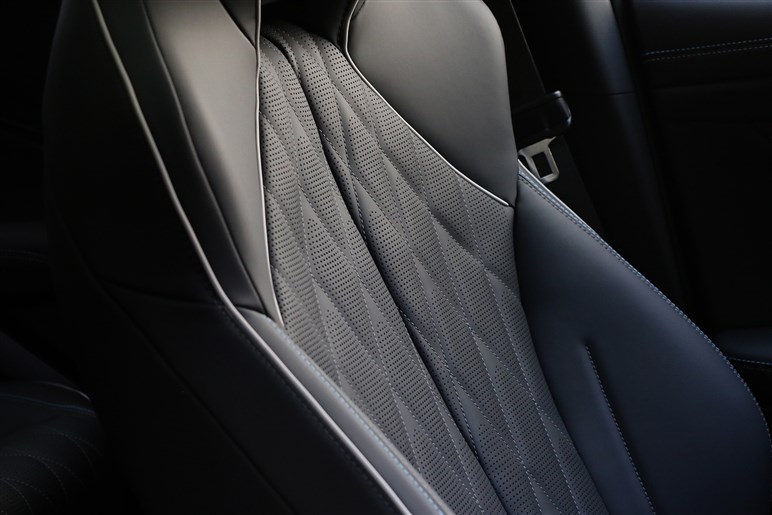 BYDの新型セダン「シール」は乗るとどう？ 中華高級EVのガジェット感とコスパは日本で通用する？