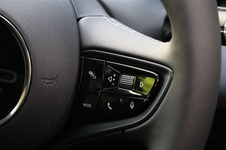 BYDの新型セダン「シール」は乗るとどう？ 中華高級EVのガジェット感とコスパは日本で通用する？