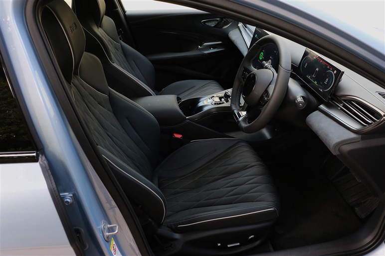 BYDの新型セダン「シール」は乗るとどう？ 中華高級EVのガジェット感とコスパは日本で通用する？