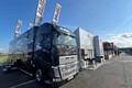 「一番快適な場所！」作業場と居住空間を備えるトラックとは？　ヘルメットサービスの裏側【MotoGPの現場から】