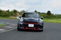 針の穴を通すような緻密な走りへ誘う? 世界限定3000台のミニJCW GPは何がスゴイのか