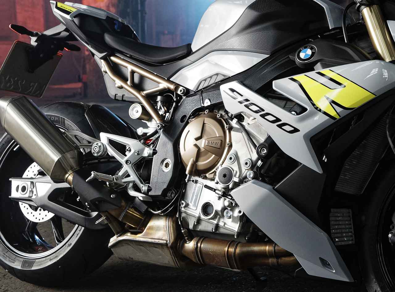 Bmw新型 S1000r が日本でも発売 S1000rr譲りの高性能を誇るハイパフォーマンス ロードスター 21速報 Webオートバイ 自動車情報サイト 新車 中古車 Carview