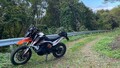 大鶴義丹 × KTM 890アドベンチャーR【大型化していくアドベンチャーバイクへのアンチテーゼ】