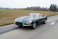 ジャガーが伝説的スポーツカーの「Eタイプ」60周年に向けて特別な復刻モデルを製作中！