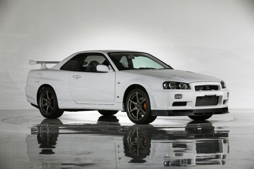 【なぜ？】日産スカイラインGT-R（R34）未登録/走行10km　6050万1円で落札のワケ