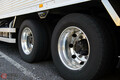 「すり減った冬用タイヤは使用禁止」国交省が明文化 バス・トラック事業者向け