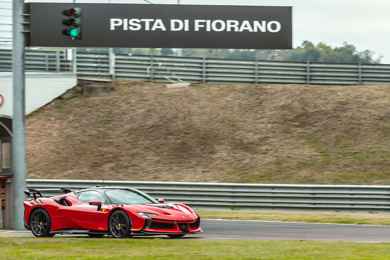 フェラーリのロードカー最速記録更新！「SF90XXストラダーレ」がフィオラノのラップタイムを1分17秒309に塗り替えました
