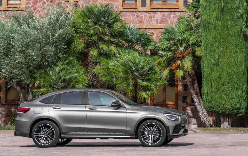 メルセデス・ベンツGLCに高性能版となる「AMG GLC 43」が設定