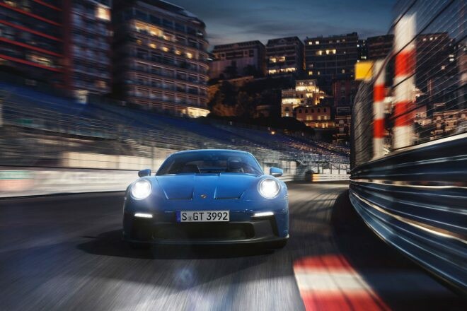 ポルシェ、歴代ニュル最速タイムを塗り替えた新型『911 GT3』の予約受注を開始