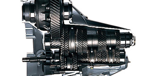 モータースポーツの世界で聞く「クロスミッション」！　一般人にはオススメできない一点特化型の「禁断の武器」の正体とは？