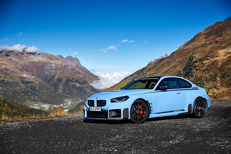 BMW「M2」にサーキット仕様パッケージ登場へ！ リアウイングや軽量ホイールなど専用装備を確認