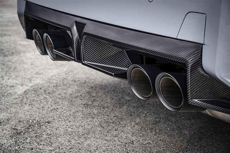 BMW「M2」にサーキット仕様パッケージ登場へ！ リアウイングや軽量ホイールなど専用装備を確認