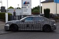 BMW「M3 EVプロトタイプ」を捕捉。リアブレーキが焼けるほどの超高負荷テストを実施か