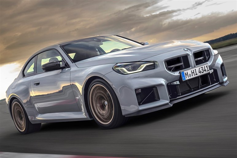 BMW「M2」にサーキット仕様パッケージ登場へ！ リアウイングや軽量ホイールなど専用装備を確認