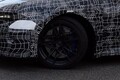 BMW「M3 EVプロトタイプ」を捕捉。リアブレーキが焼けるほどの超高負荷テストを実施か