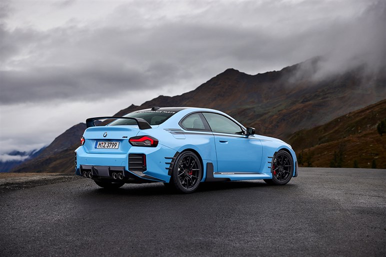 BMW「M2」にサーキット仕様パッケージ登場へ！ リアウイングや軽量ホイールなど専用装備を確認