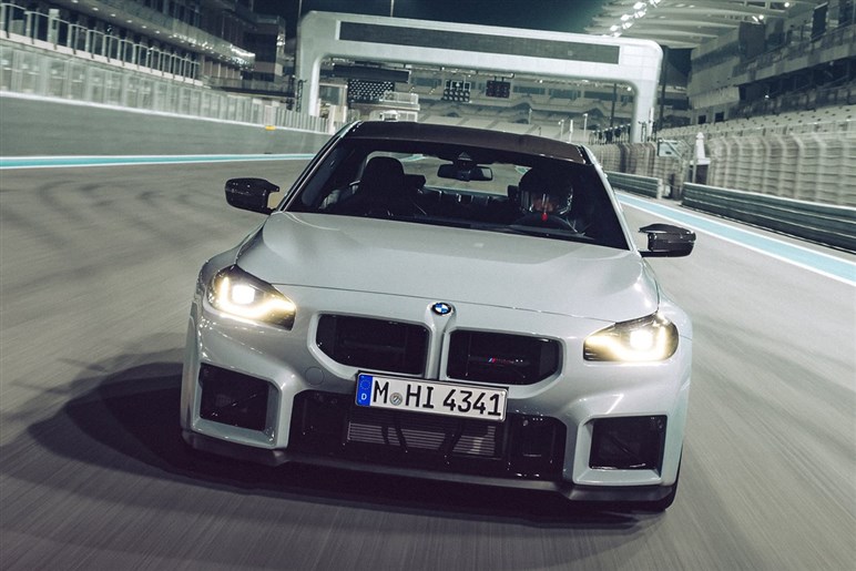 BMW「M2」にサーキット仕様パッケージ登場へ！ リアウイングや軽量ホイールなど専用装備を確認