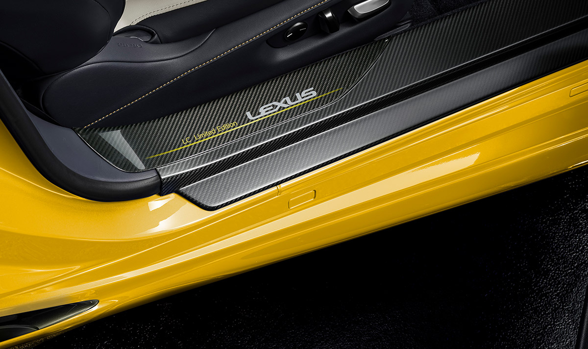 金環日食をイメージしたレクサス「LC」の特別仕様車「ラスターイエロー」期間限定販売