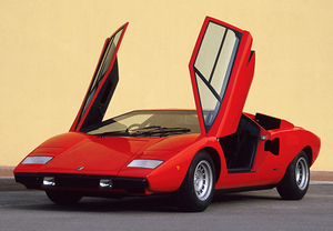 【カーデザインを語ろう】カウンタックはランボルギーニの象徴であり永遠の傑作。圧倒的な存在感で世界中のファンを魅了した