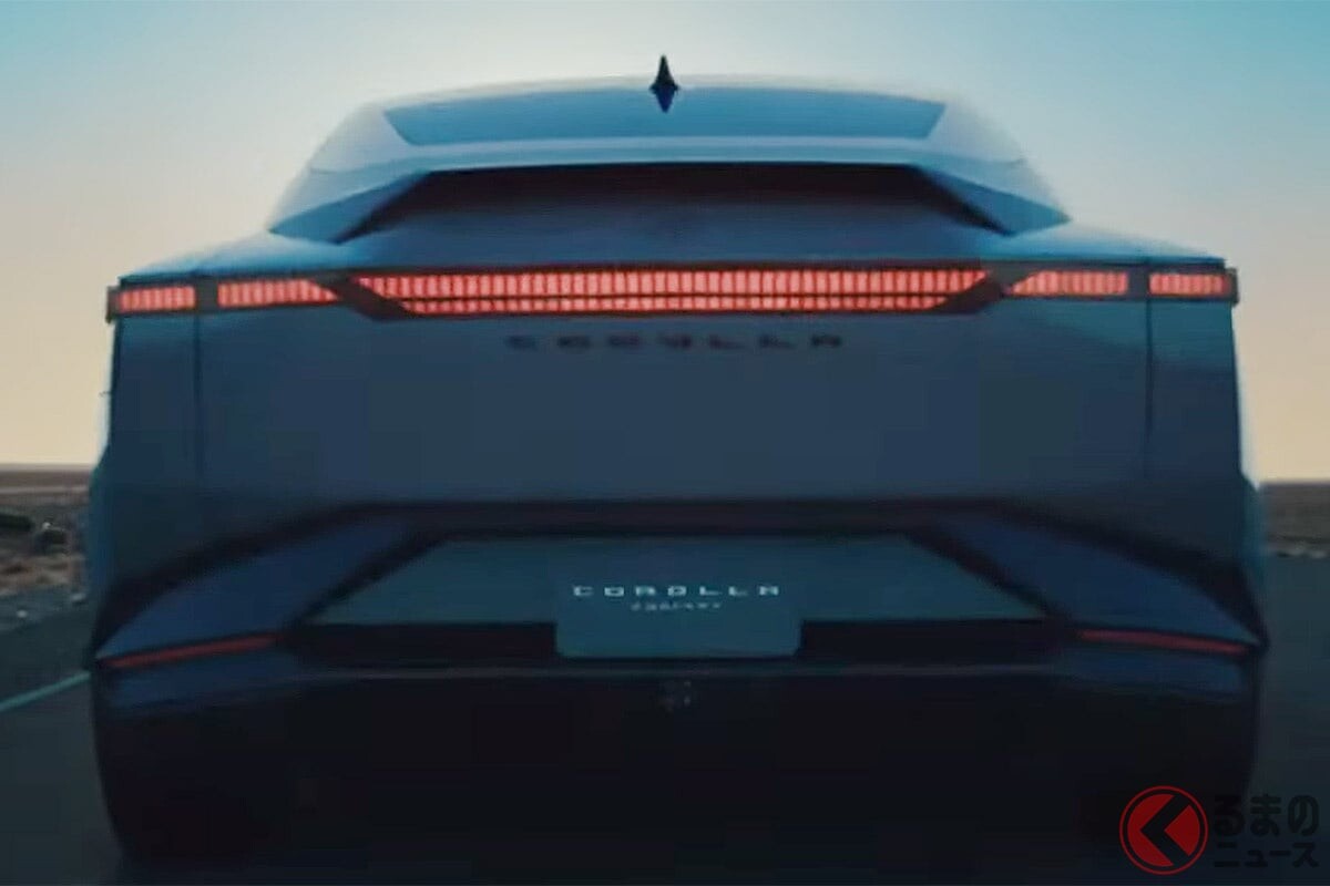トヨタが「次期カローラ」を初公開！ 最新サメ顔×一文字ライト採用！ まるで“ポルシェ風”のクーペシルエットがカッコいい！ コンセプトモデルの正体は？