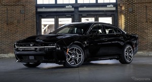 550馬力のマッスルカー『チャージャー スキャットパック』、4ドアの米国受注開始…6万ドル以下で最強のセダンに