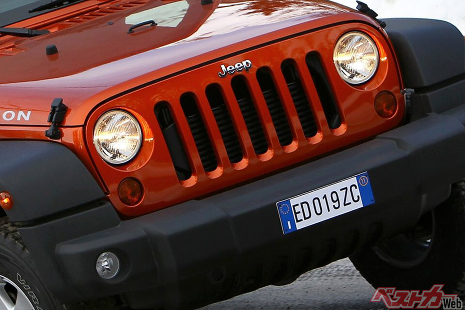 輸入クロカンの代表モデル2台を調査!!　先代ジープ ラングラー＆現行型ランドローバー ディフェンダーは今いくら？