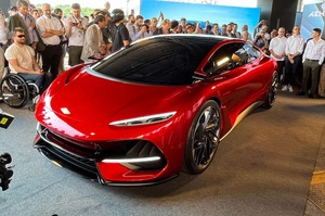 名もなきハイパフォーマンス・セダン登場　イタリア生まれの高級EV、2026年発売へ