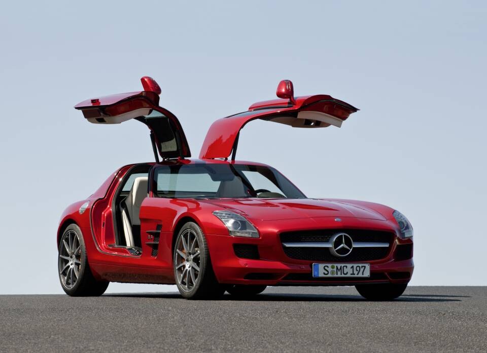 伝説の300SLを彷彿させる「メルセデス・ベンツ SLS AMG」　中編