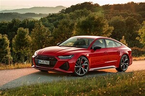 新型アウディRS7は全長5m超＆全幅2m弱の大型ボディを持ち最高速は305km/h