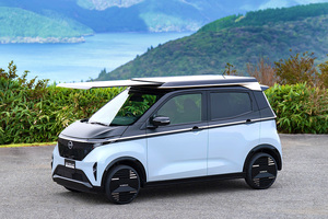 【Japan Mobility Show 2025】年間約3,000km走行！？日産が電動スライド式ソーラーシステム搭載の「サクラ」を出展