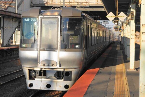 “新幹線並み”の在来線特急、今後どうなる？ JR北海道初の“画期的”特急形電車、今も破られない俊足の記録