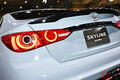 日産「最新スカイライン」に注目！ 超パワフルな“420馬力”匠の手組み「ターボエンジン」搭載！ デザインも“空力重視”の高性能モデル！ めちゃスポーティな「NISMO」がスゴイ！