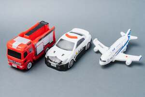 ハッピーセット「ジョブレイバー」第1弾が発売！ トミカ発の「GT-R パトカー」「モリタ 消防車」など変形ロボがカッコいい【クルマとホビー】