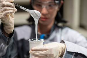 真夏に約10℃も温度をダウン！ 日産が研究中の「自動車用自己放射冷却塗装」は車中の暑さの救世主になる!? 仕組みと今後の課題を報告します