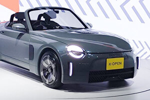 軽の車体で「FR」実現！ ダイハツ新「コペン」JMSで披露 「知恵と工夫が詰まりまくっている」