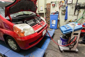 オートマオイルの交換は必要なのか？無交換によるデメリットは？メーカーも指標を示し始めている