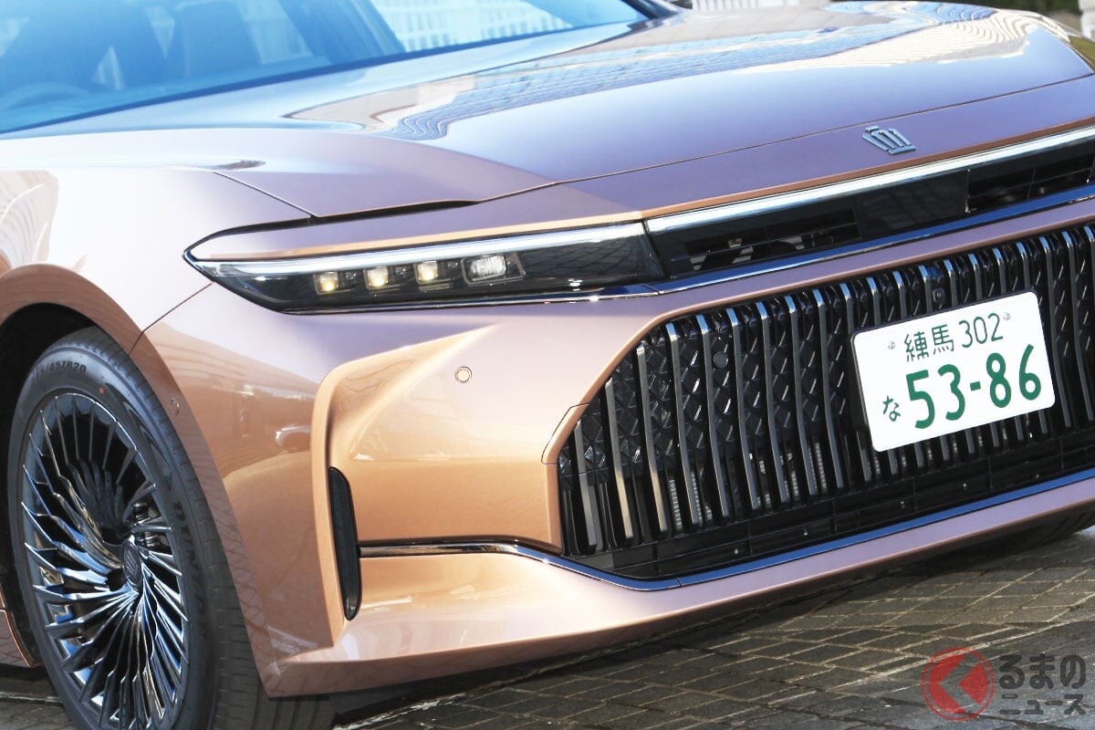 全長5m超！ トヨタ最新「クラウンセダン」高級＆快適な“ショーファーカー”がスゴい！ SUV中心の現行シリーズで、やっぱり「王道セダン」が必要不可欠な理由とは