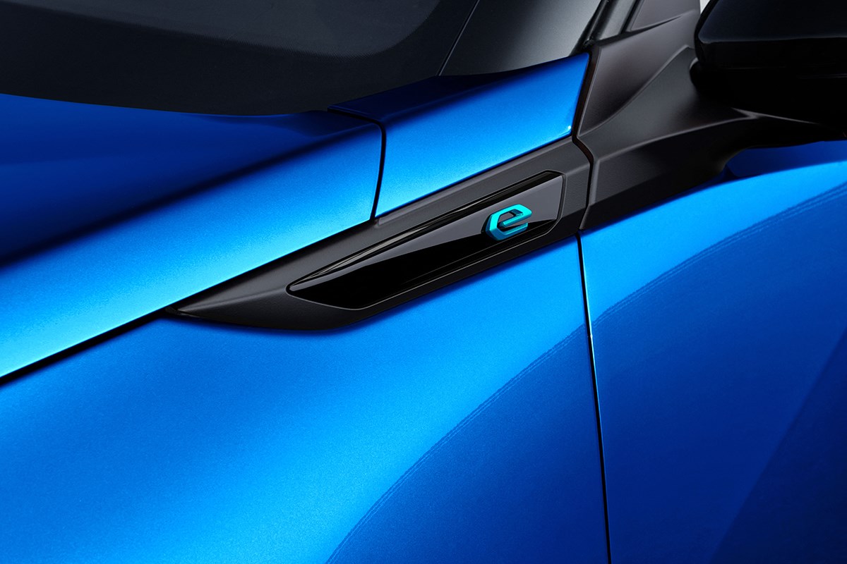 プジョーのコンパクトsuv 08 がfmc Ev版も登場 Cmソングはperfume Carview 自動車情報サイト 新車 中古車 Carview