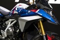 BMW Motorrad「新アドベンチャーモデル」発表！ クラッチ操作不要で楽しめる“イージー・ライド・クラッチ”も搭載可能！ 新たな“GS”「F 450 GS」登場