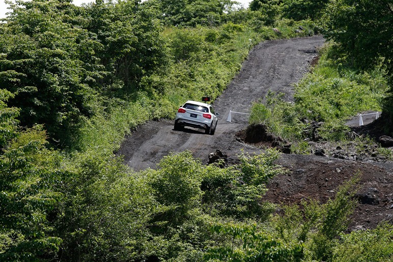 GLAクラス、オイシイとこ取りのトレンディSUV