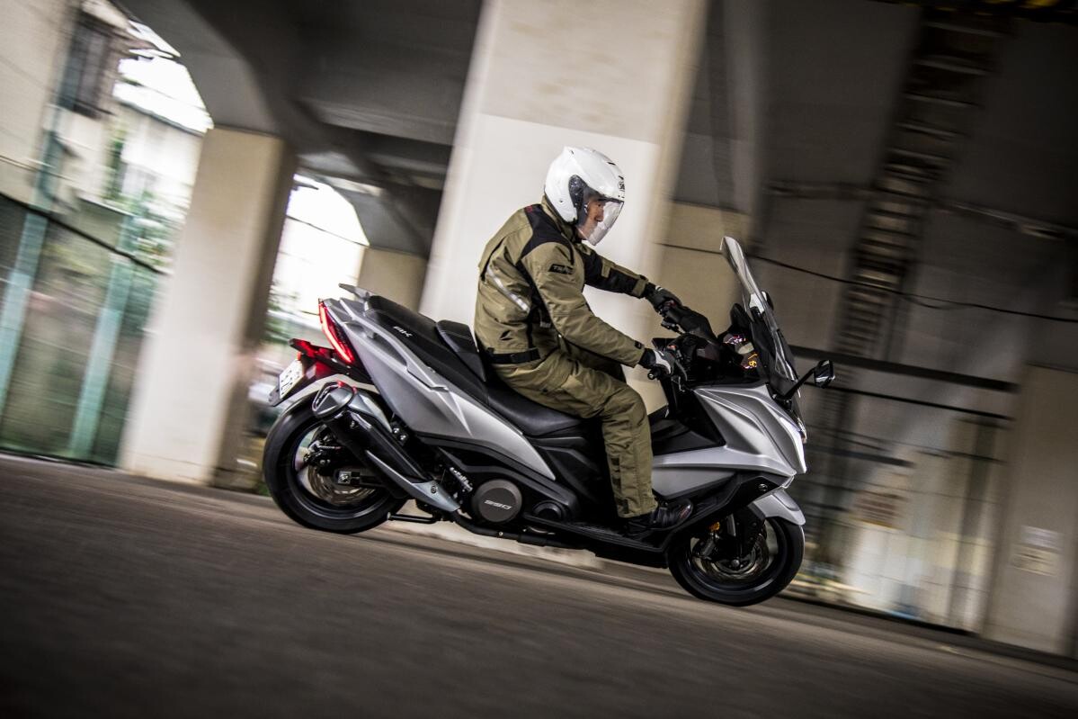 ビジネスクラスな快適性！「AK550」１週間インプレ【キムコ】