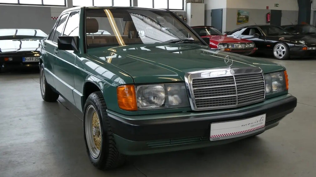 【このベビーベンツなんぼ？】この1989年製メルセデス190欲しいかもー　低走行距離＆良好なコンディションがそそる・・・