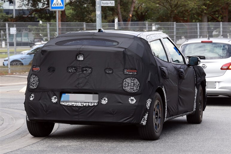 ヒョンデのコンパクトEV「アイオニック2」を初スクープ！ 低価格×小型で日本市場も視野？